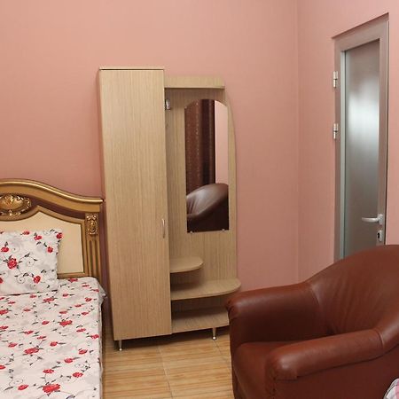 Maxim Mini Hotel Batumi Esterno foto
