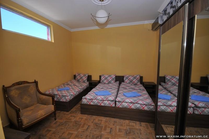 Maxim Mini Hotel Batumi Esterno foto