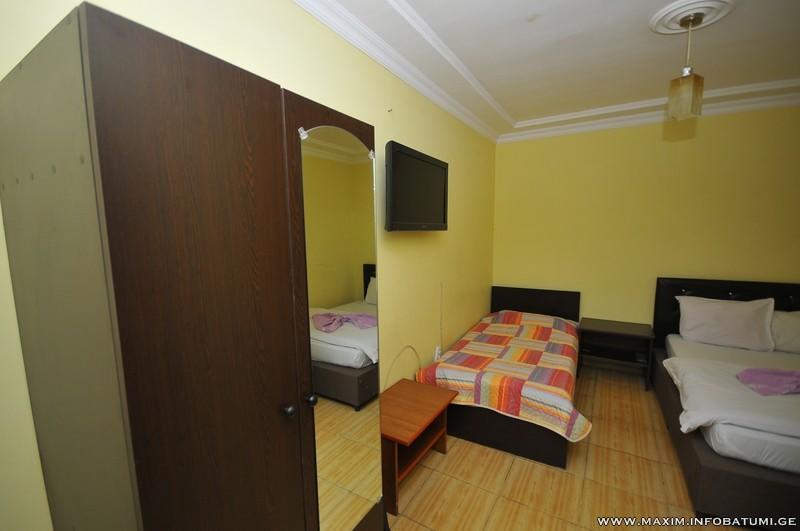 Maxim Mini Hotel Batumi Esterno foto