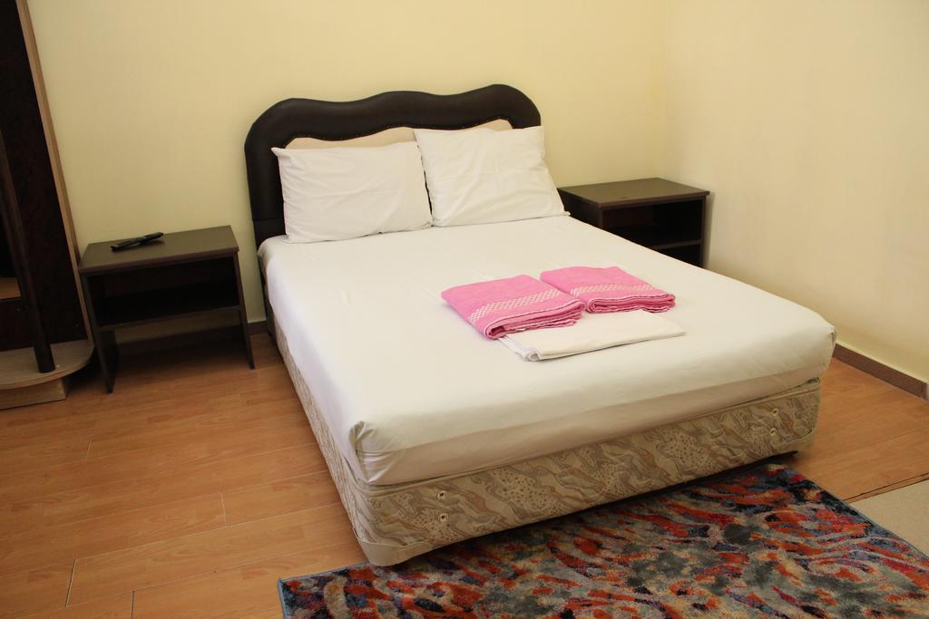 Maxim Mini Hotel Batumi Esterno foto